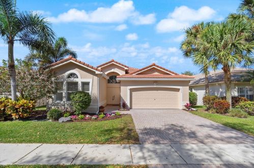 6635 Bali Hai Dr, Boynton Beach FL 33437-7046 exterior