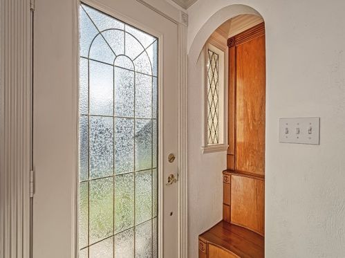 475 Parkview Dr, Pittsburgh, PA 15243-1962