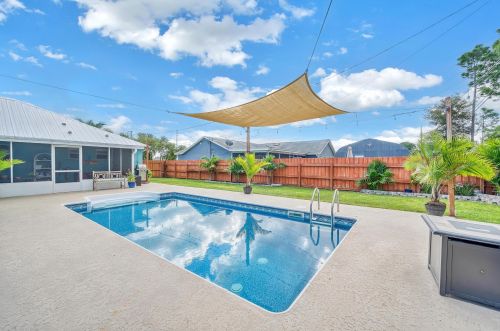 211 Kestor Dr, Fort Pierce FL 34953-5426 exterior