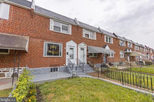 321 Mulberry St, Darby, PA 19023-1719