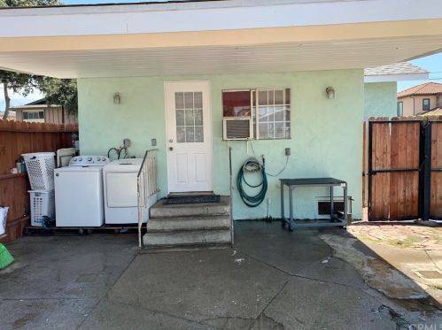 9611 Laurel St, Bellflower CA 90706-5614 exterior