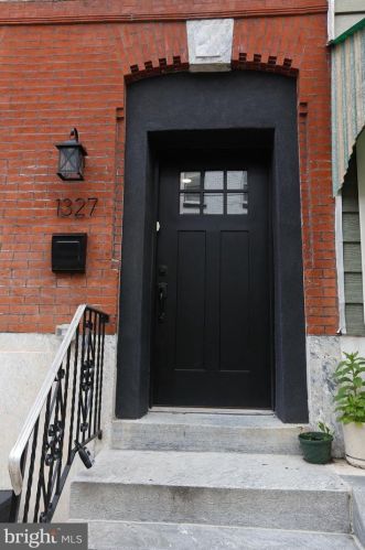 1327 16th St, Philadelphia PA  19146-4826 exterior