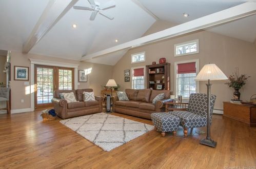 8 Indian Rock Pl, Wilton CT 06897-1540 exterior