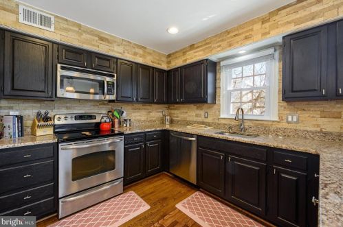 7312 Mallory Cir, Alexandria VA 22315-4704 exterior