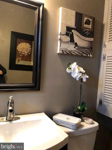 10 Fogarty Dr, Trenton NJ 08619-4320 exterior