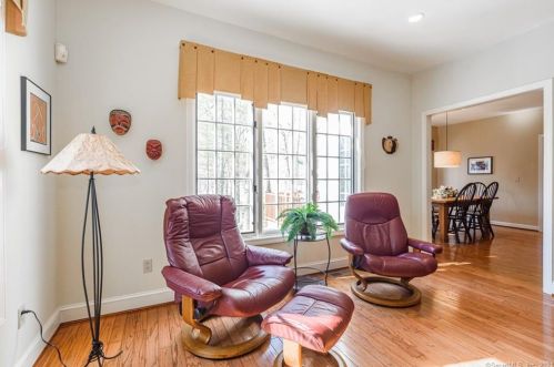 4 Ashford Ct, Farmington CT 06032-1531 exterior