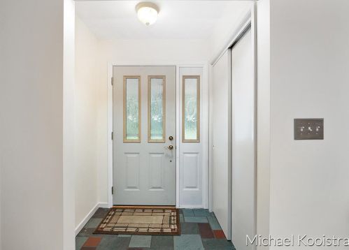 1742 Derbyshire St, Grand Rapids MI 49508-2522 exterior