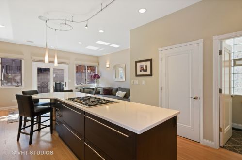 2647 Marshfield Ave, Chicago IL 60614-1001 exterior