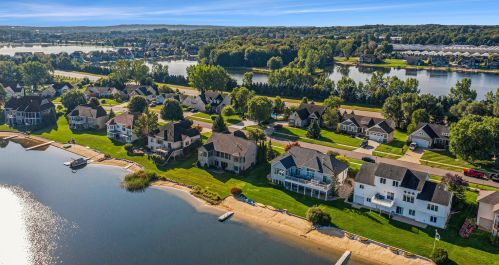 2309 Pleasant Pond Dr, Byron Township MI 49315-8488 exterior