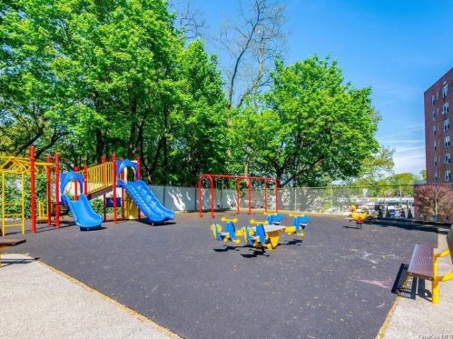 5635 Netherland Ave, Bronx NY  10471-1739 exterior