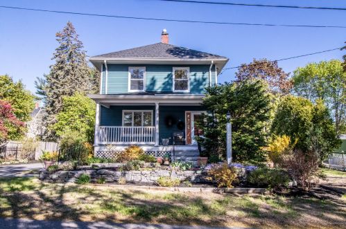 12 Newton St, Portland, ME 04103-1523