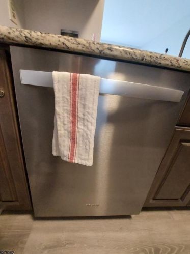 18 Malanga Ct, Scotch Plains NJ  07076-1642 exterior