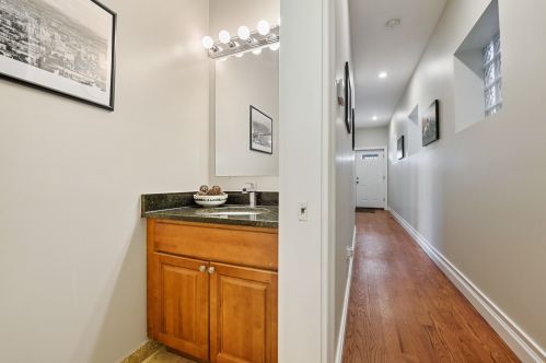 1427 17th St, Chicago IL 60608-2010 exterior