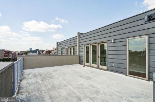 1433 Bainbridge St, Philadelphia PA 19146-2121 exterior