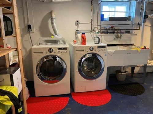 34 Roundwood Rd, Newton MA 02464-1217 exterior