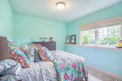 642 Chancellor Dr, Wyoming MI 49418 exterior