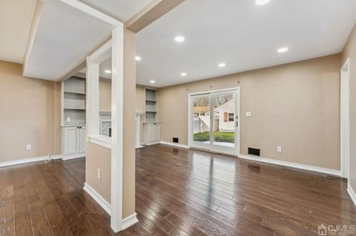 3 Brida Ct, Edison NJ  08817-3800 exterior