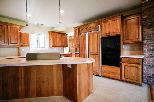 31 Diamond Gln Rd, Farmington CT 06032-2301 exterior