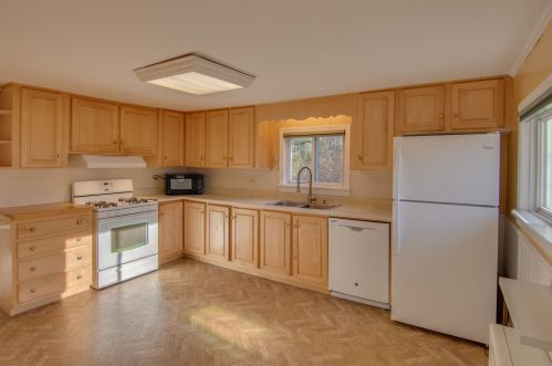 11 Bow Bog Rd, Concord NH 03304-4001 exterior