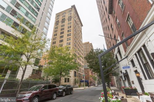 250 17th St, Philadelphia PA 19103-6311 exterior