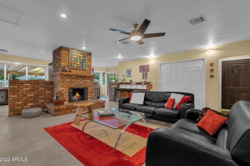 8051 14 Ave, Phoenix AZ 85023-2585 exterior