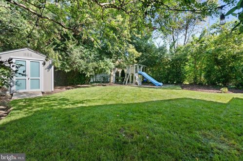 16 Masonic View Ave, Alexandria VA  22301-2204 exterior