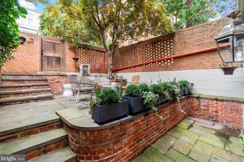 3021 Cambridge Pl, Washington DC  20007-2914 exterior