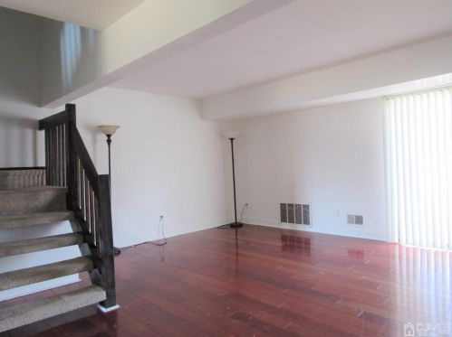 5 Driscoll Ct, New Brunswick NJ  08902-4159 exterior