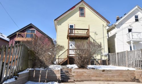 1734 65, Milwaukee WI 53213-4021 exterior