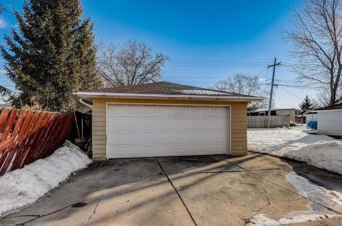 10341 Silver Spring Dr, Milwaukee WI 53209-5149 exterior