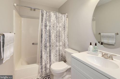 316 New Mark Esplanade, Rockville MD 20850-2750 exterior