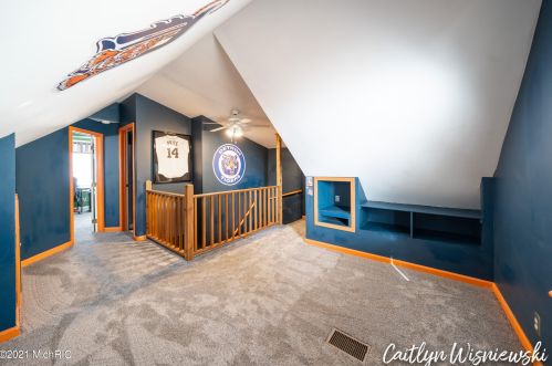 941 Northlawn St, Grand Rapids MI 49505-3717 exterior