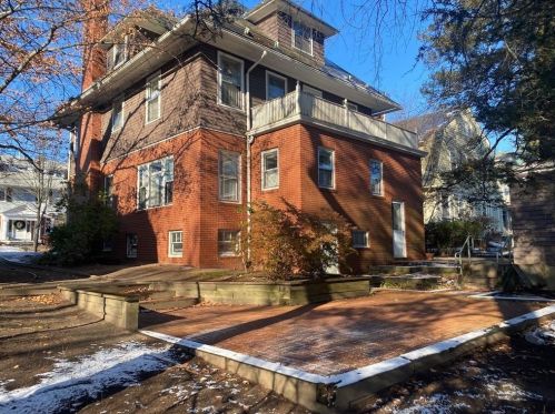 35 Boylston Ave, Providence, RI 02906-2412