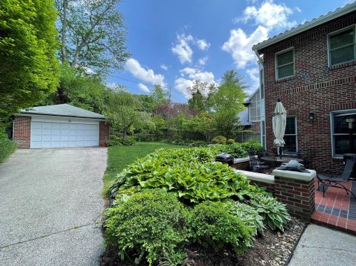 26 Ridgemoor Dr, Saint Louis MO 63105-3058 exterior