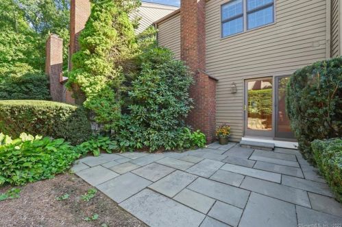 11 Lambert Cmn, Wilton CT 06897-4535 exterior