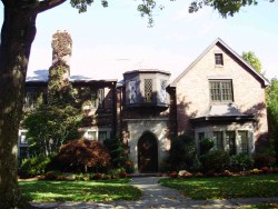 110 Mandalay Rd, Newton, MA 02459-1338