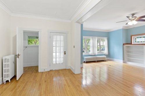 2427 Stratford Ct, Milwaukee WI 53211-2635 exterior