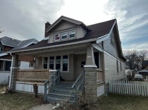 2925 38th St, Milwaukee, WI 53215-3519