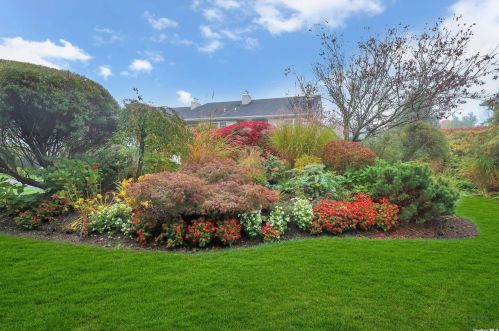 1025 Madeira Blvd, Huntington Station NY  11747-5283 exterior