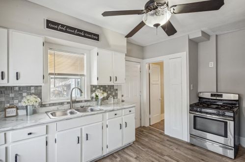 6024 36th St, Milwaukee WI  53221-4618 exterior