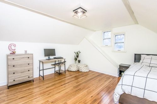 8415 Fox Croft Ln, Milwaukee WI 53217-2226 exterior