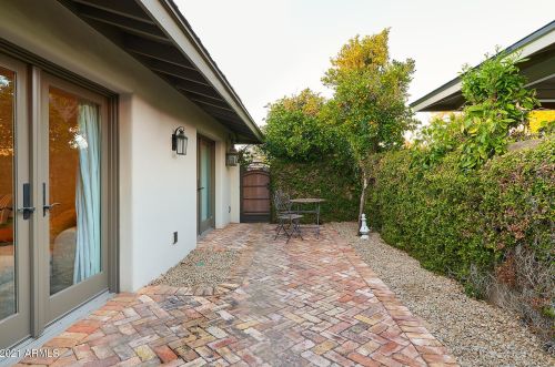 4507 Cheery Lynn Rd, Phoenix AZ 85018-6448 exterior