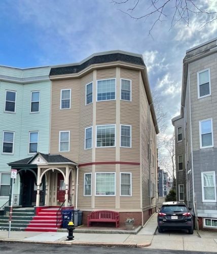 651 6th St, Boston, MA 02127-3131