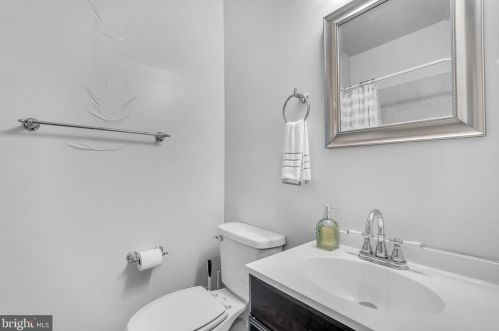 1635 Virginia Ave, Washington DC 20002-2326 exterior