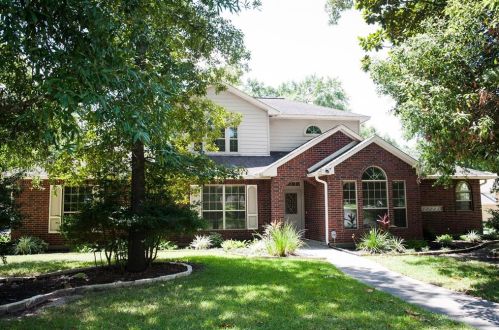 13 Robin Trl, Conroe, TX 77304-4878