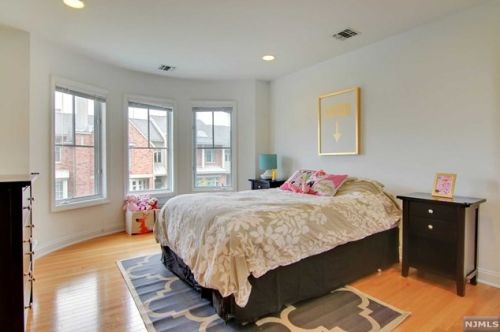 141 Hudson Cv, Edgewater NJ 07020-1480 exterior