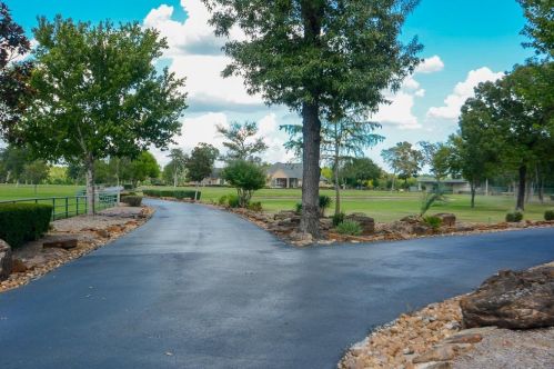 5450 Honea Egypt Rd, Montgomery TX 77316-9483 exterior