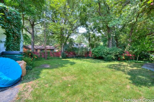 806 Moulton Ave, Meskegon MI 49445-2921 exterior