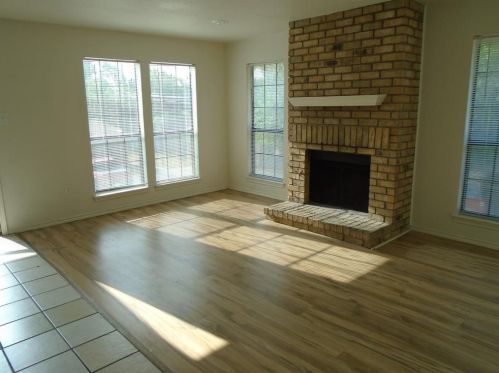 3124 Tudor Ln, Irving TX  75060-2252 exterior