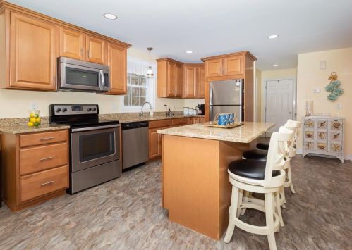 67 Ledge Rd, Seabrook NH 03874-4314 exterior